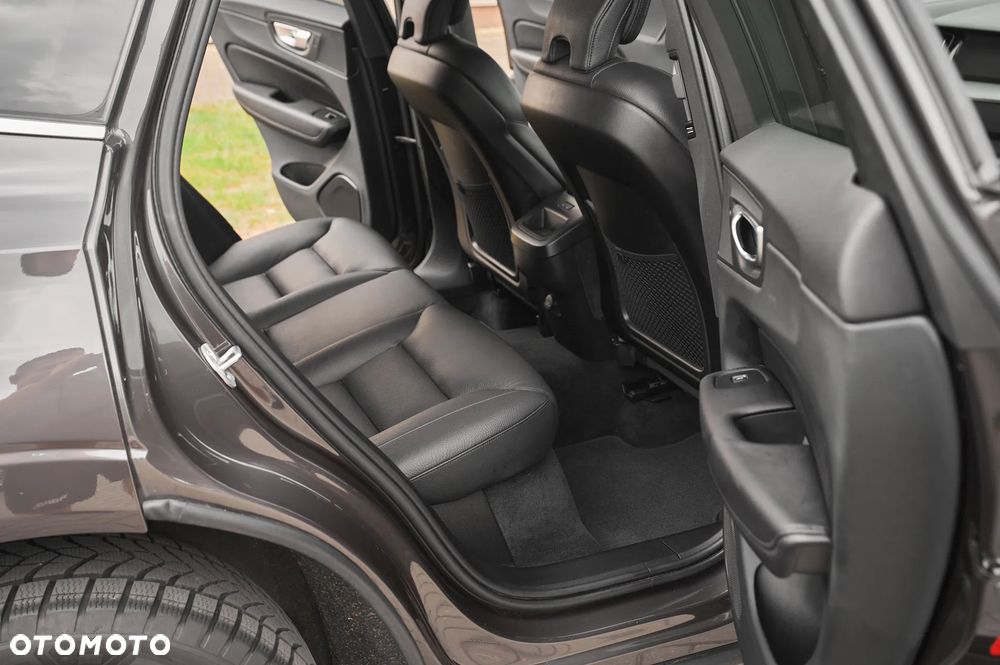 Volvo XC 60 B4 D Plus Bright - 25