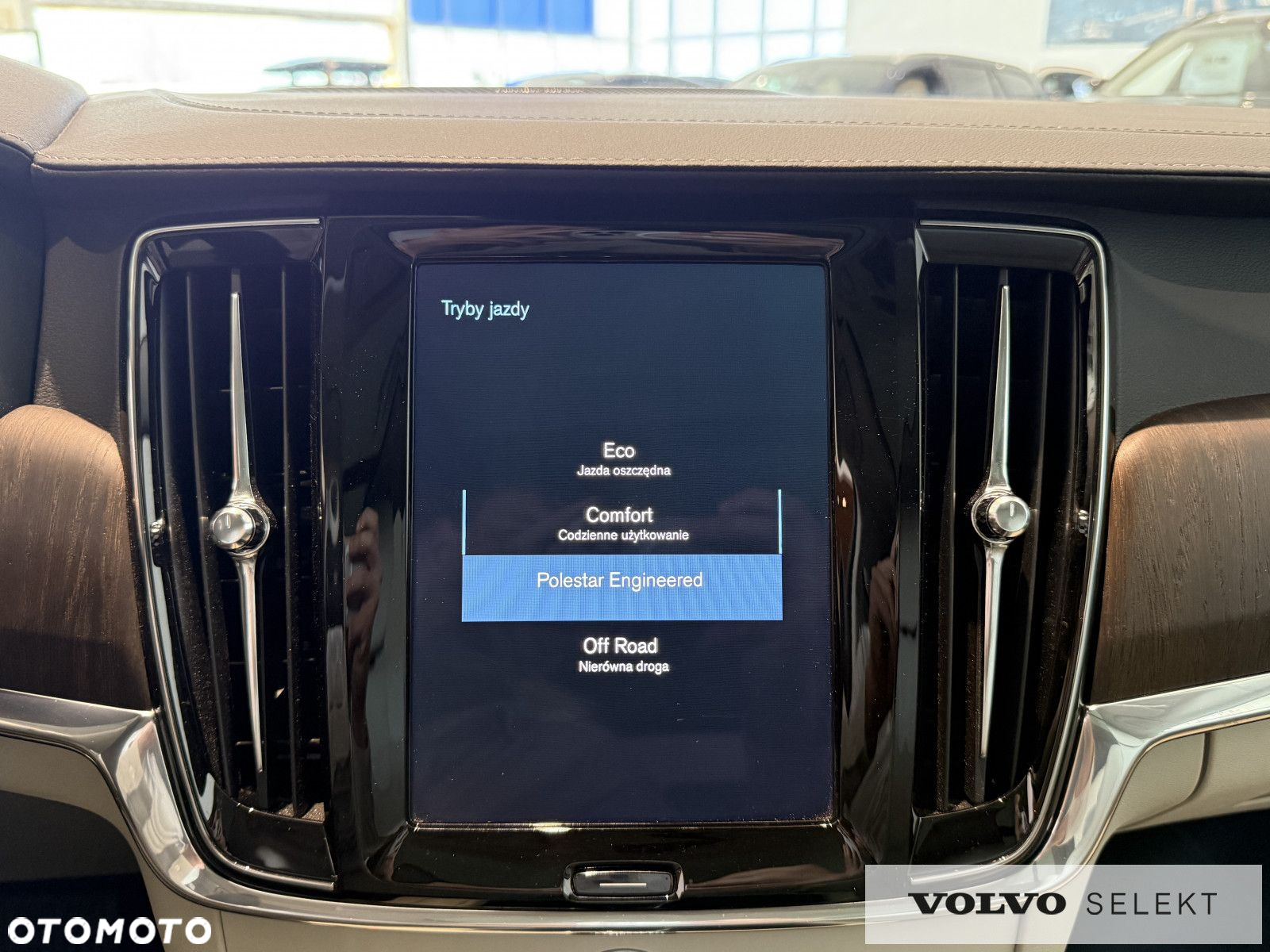 Volvo V90 Cross Country - 29