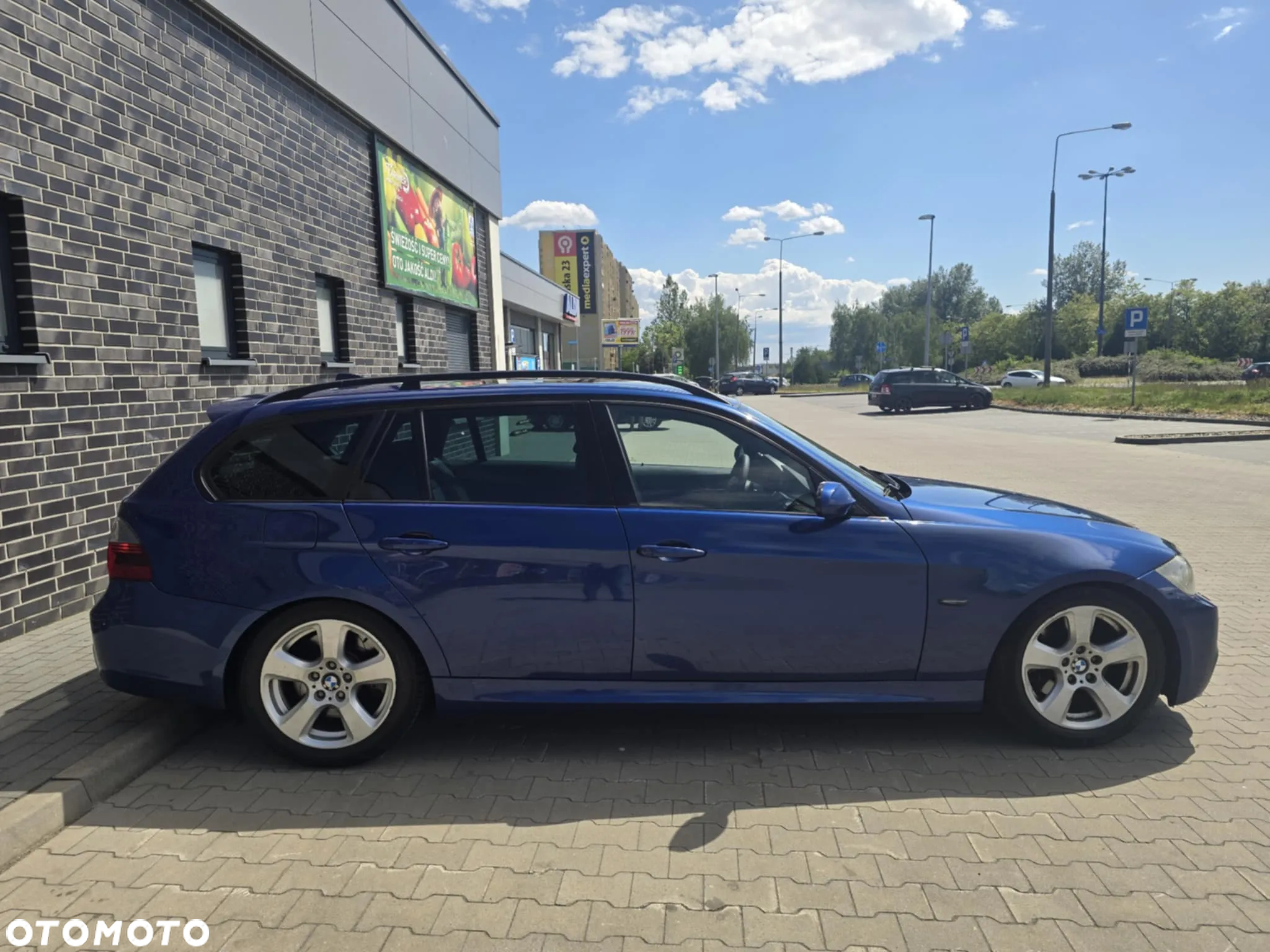 BMW Seria 3 330i Touring - 38