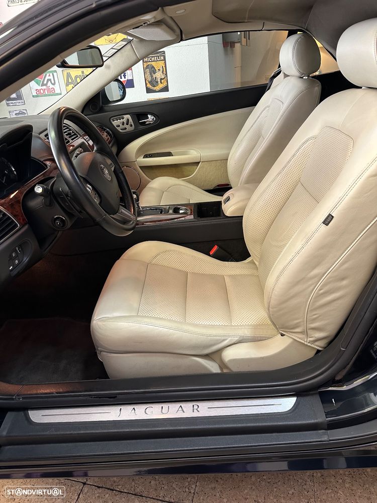 Jaguar XK 4.2 V8 Convertible - 10