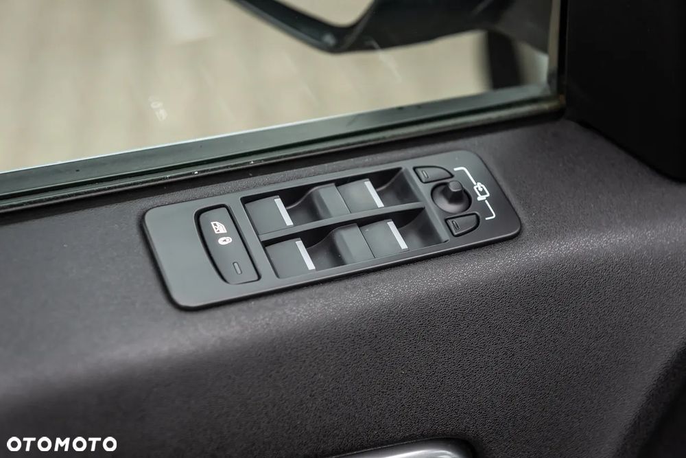 Land Rover Discovery Sport D180 R-Dynamic HSE - 17