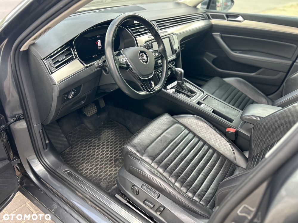 Volkswagen Passat 2.0 TDI SCR 4Motion DDG Highline - 8