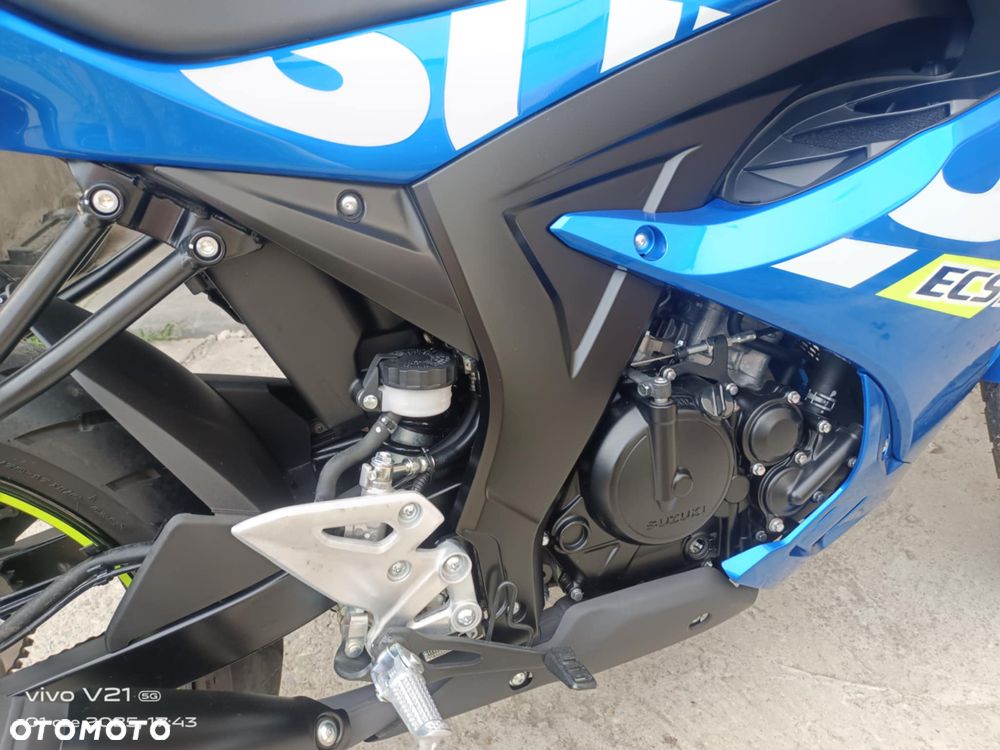 Suzuki GSX-R - 6