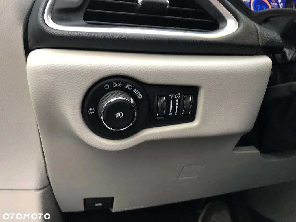 Chrysler Pacifica - 27