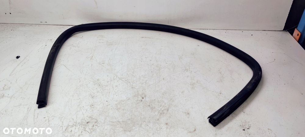 USZCZELKA DOLNA DRZWI AUDI A3 8P 8P7831707B - 1