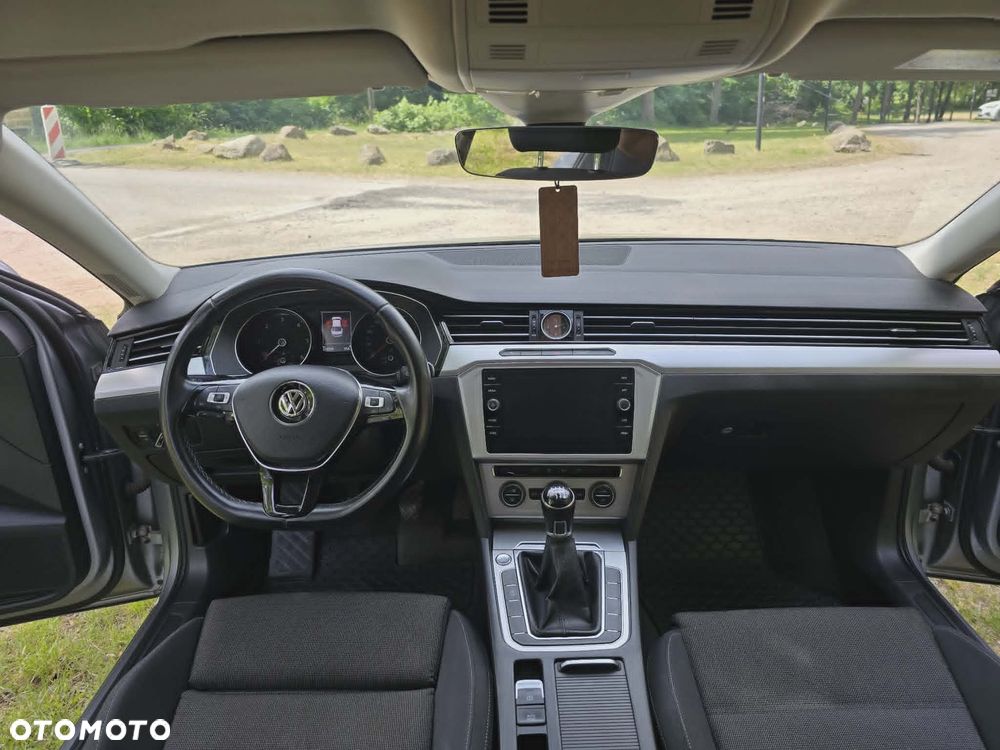 Volkswagen Passat 2.0 TDI SCR Comfortline - 13