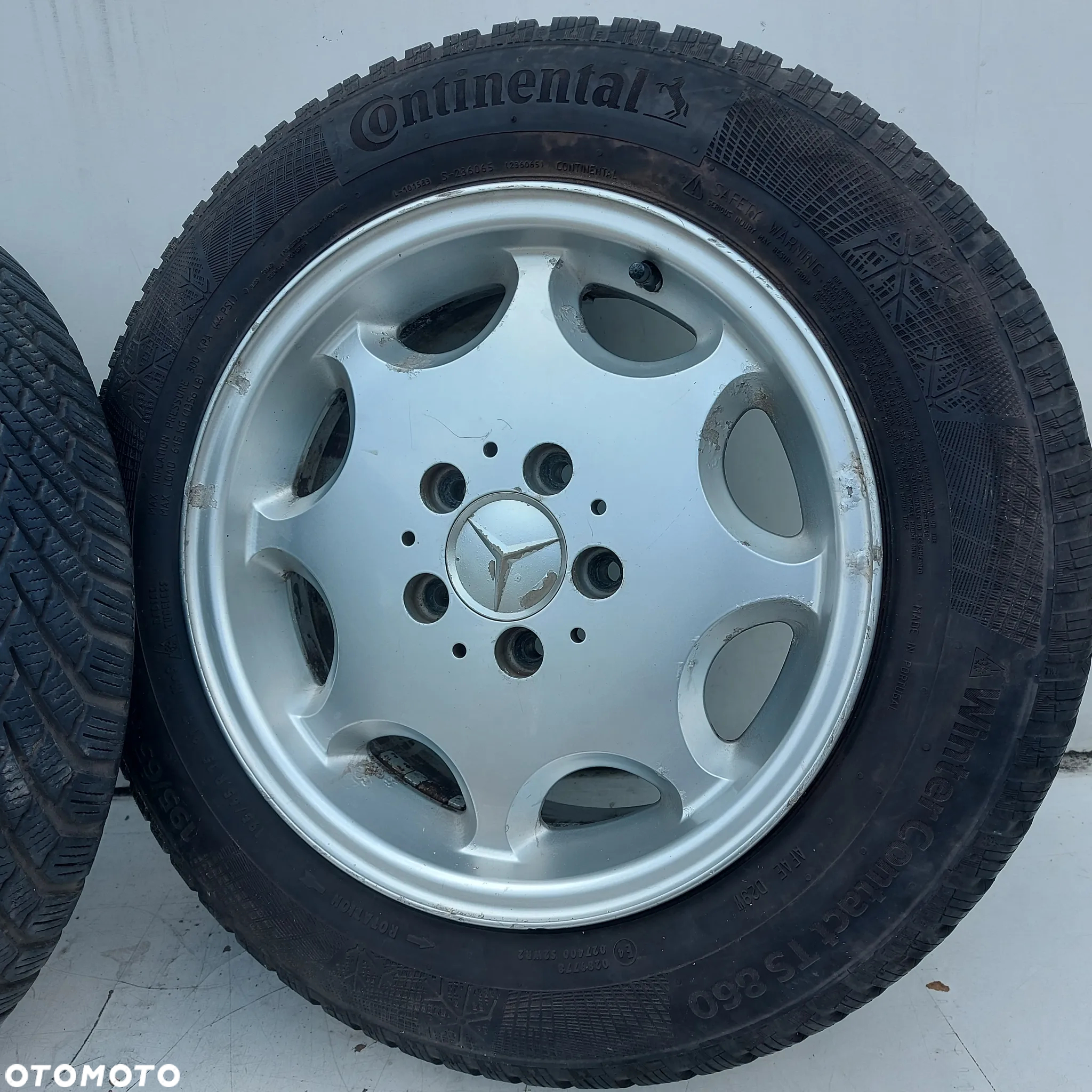 KOLA FELGI 15 KOMPLET CALOROCZNE MERCEDES E W210 ORYGINAL DEMONTAZ 2104010002 7JX15 ET 37 - 6