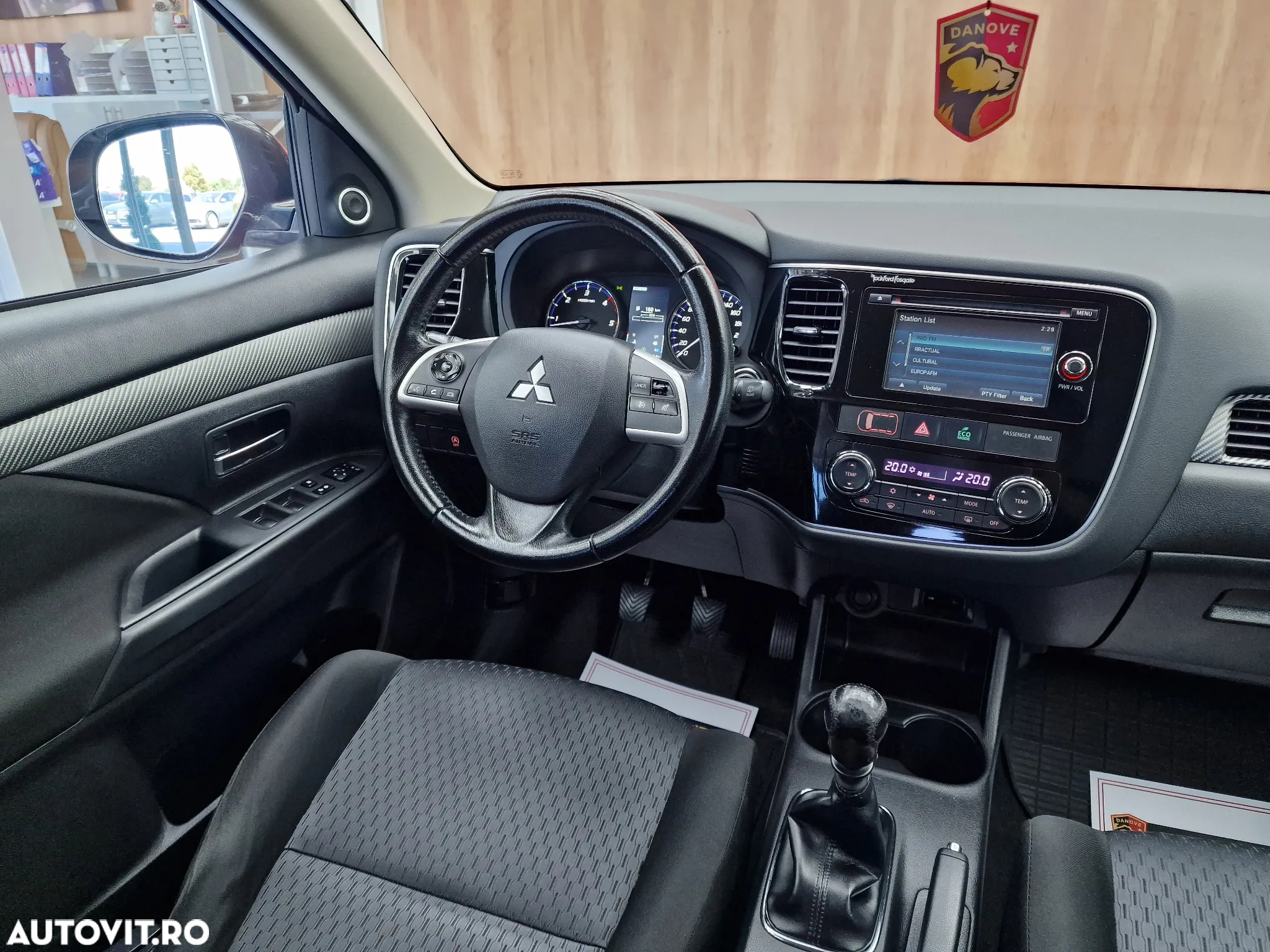 Mitsubishi Outlander - 18