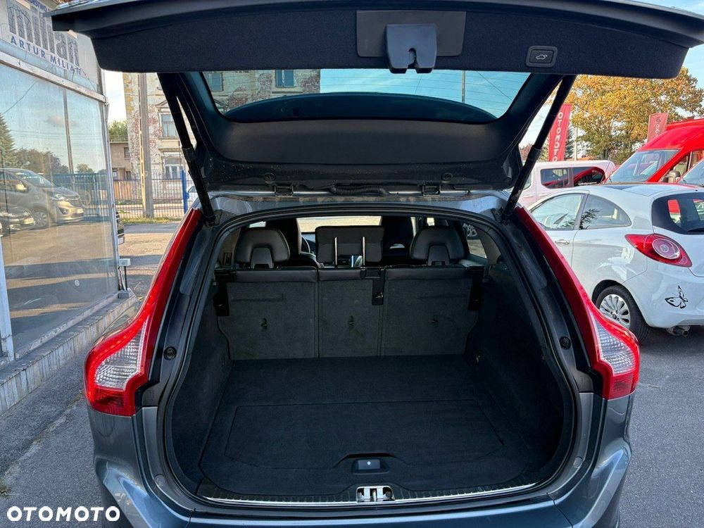 Volvo XC 60 D4 AWD Geartronic Momentum - 28