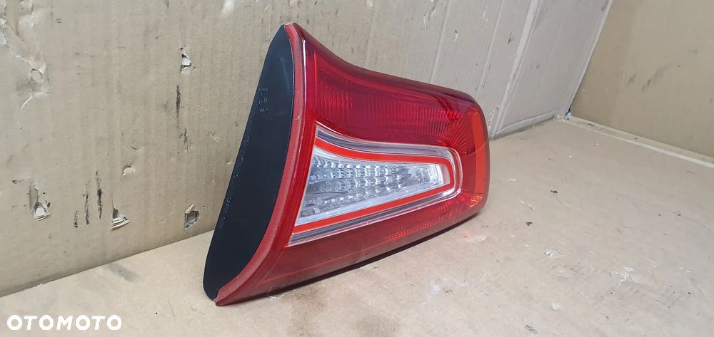 Lampa prawy tył tylna prawa w klapę Kia Sportage III 3 - 4