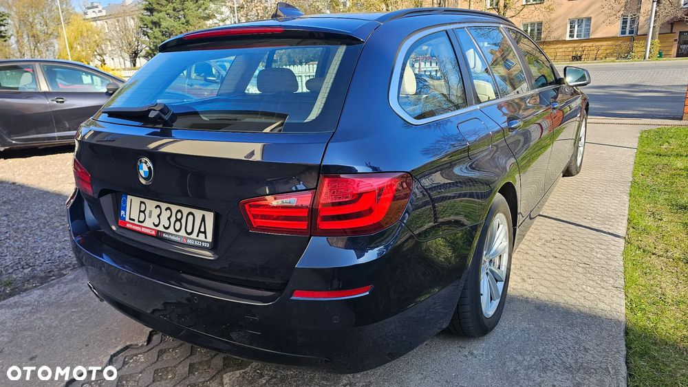BMW Seria 5 525d xDrive - 10