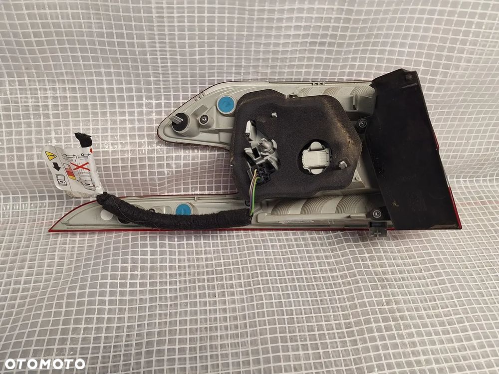 lampa tyl tylna prawa peugeot 308 II t9 2013-2017 kombi sw 9678093880 europa orginal demontaz - 4