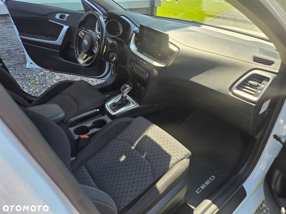 Kia Ceed 1.6 CRDi mHEV L Business Line DCT - 29