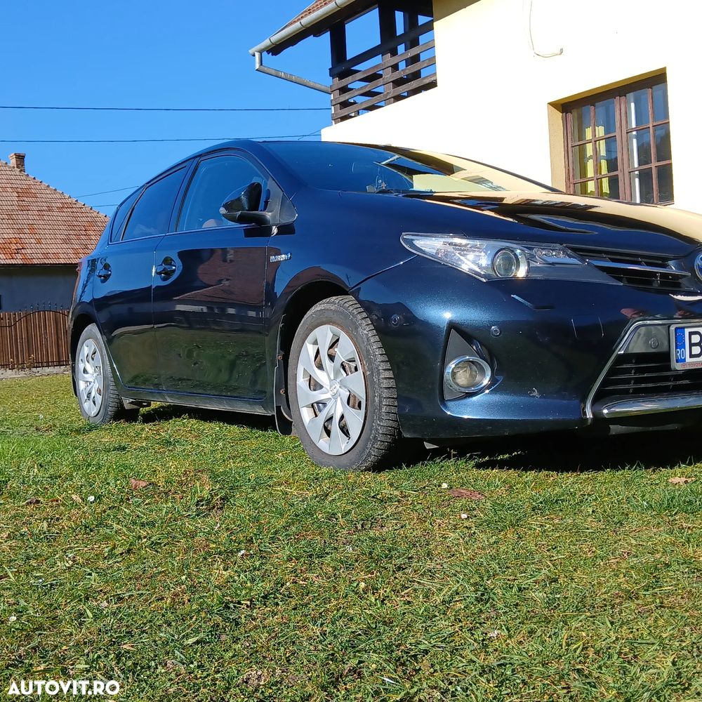 Toyota Auris 1.8 L VVT-i Luna - 1