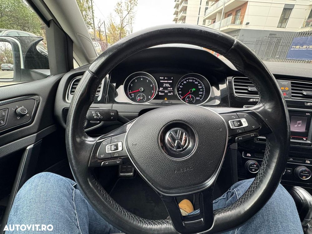 Volkswagen Golf - 9