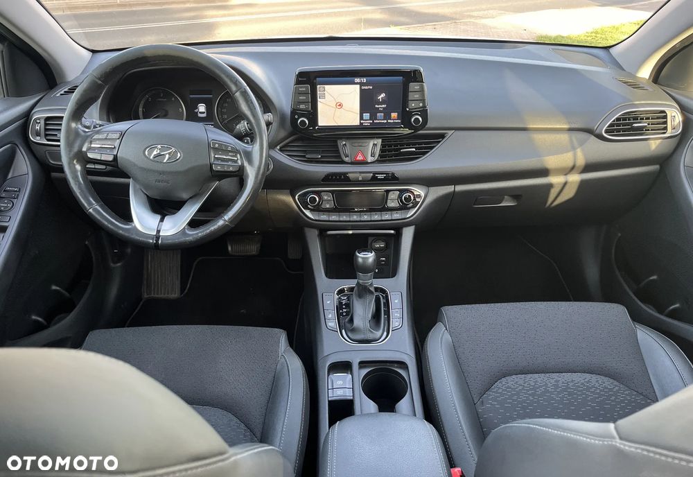 Hyundai i30 1.6 D Premiere Luxury DCT - 23