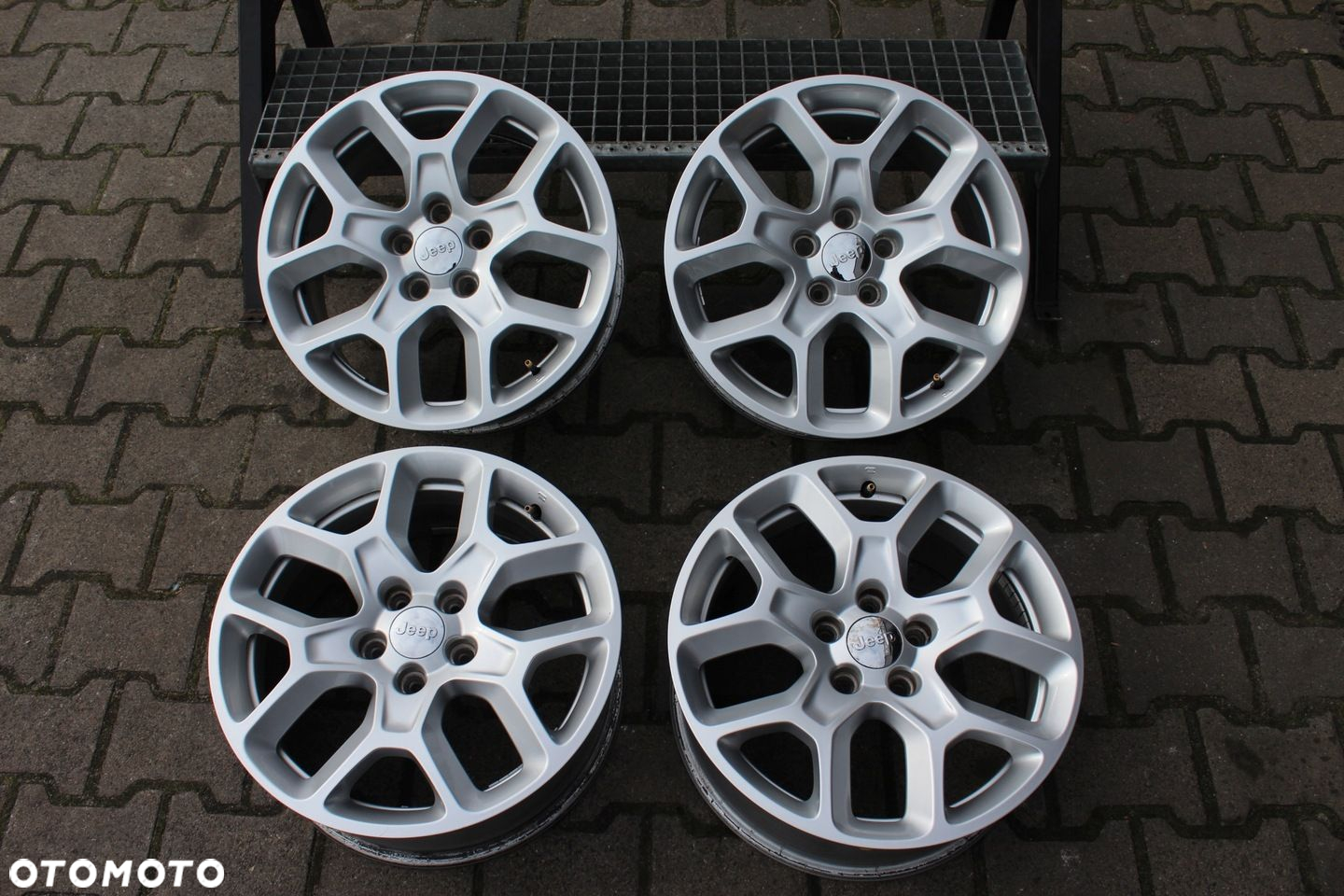 JEEP COMPASS RENEGADE 17cali 5x110 ET40 7J TPMS - 2