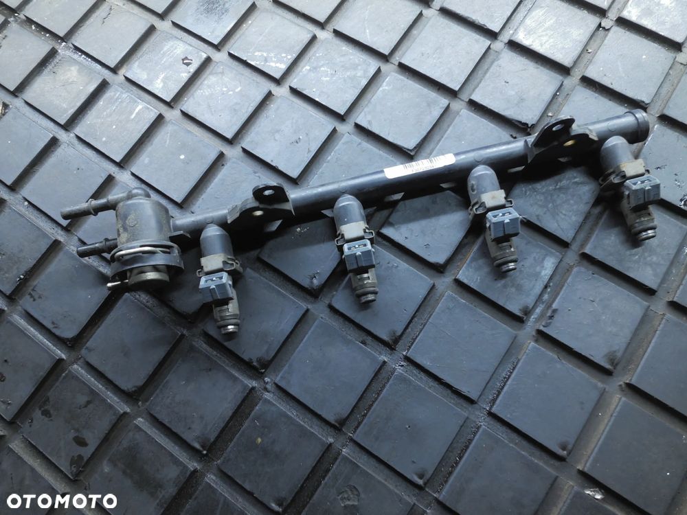 WTRYSKIWACZ WTRYSK FORD FIESTA MK6 1,3 8V IWP119 PODANA CENA ZA KOMPLETNĄ LISTWĘ POSIADAM 3 LISTWY - 1