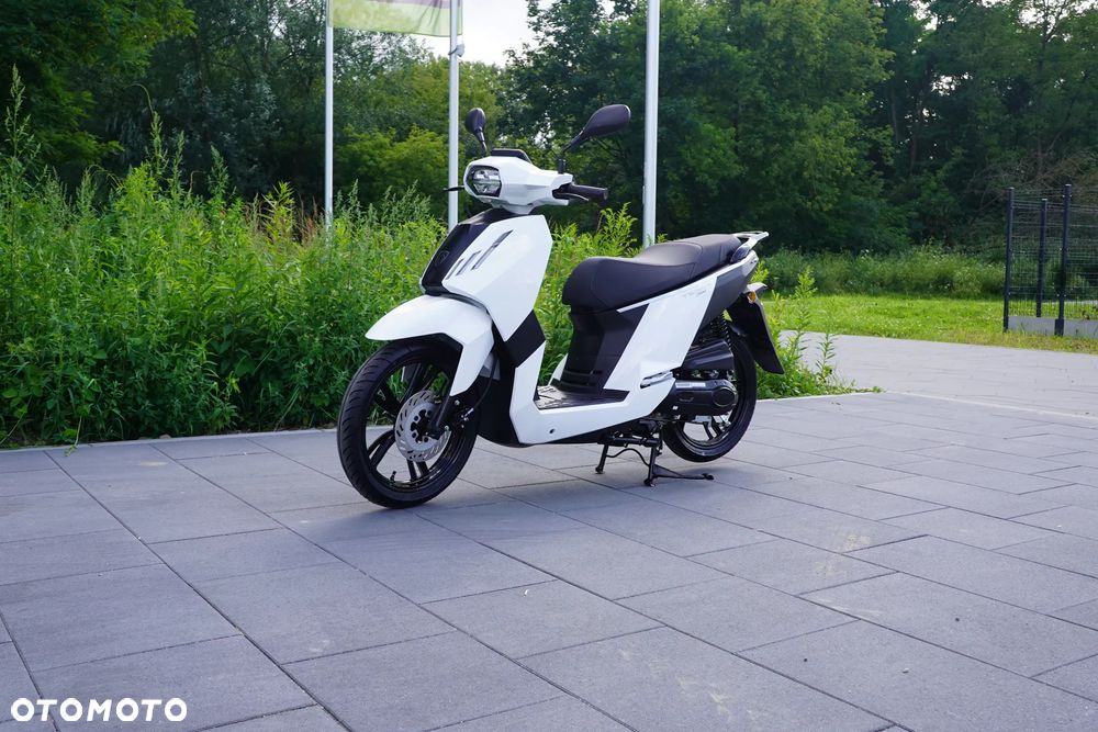 Peugeot Tweet - 1