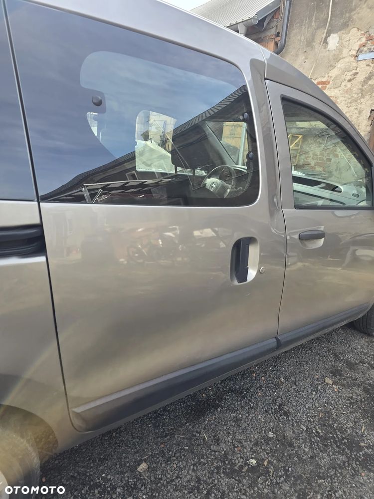 Drzwi  prawe  przesuwne Dacia  dokker  w kolorze  TEHNK - 2
