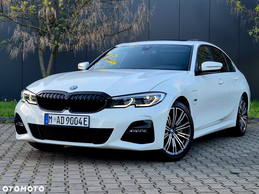 BMW Seria 3 330e M Sport - 1