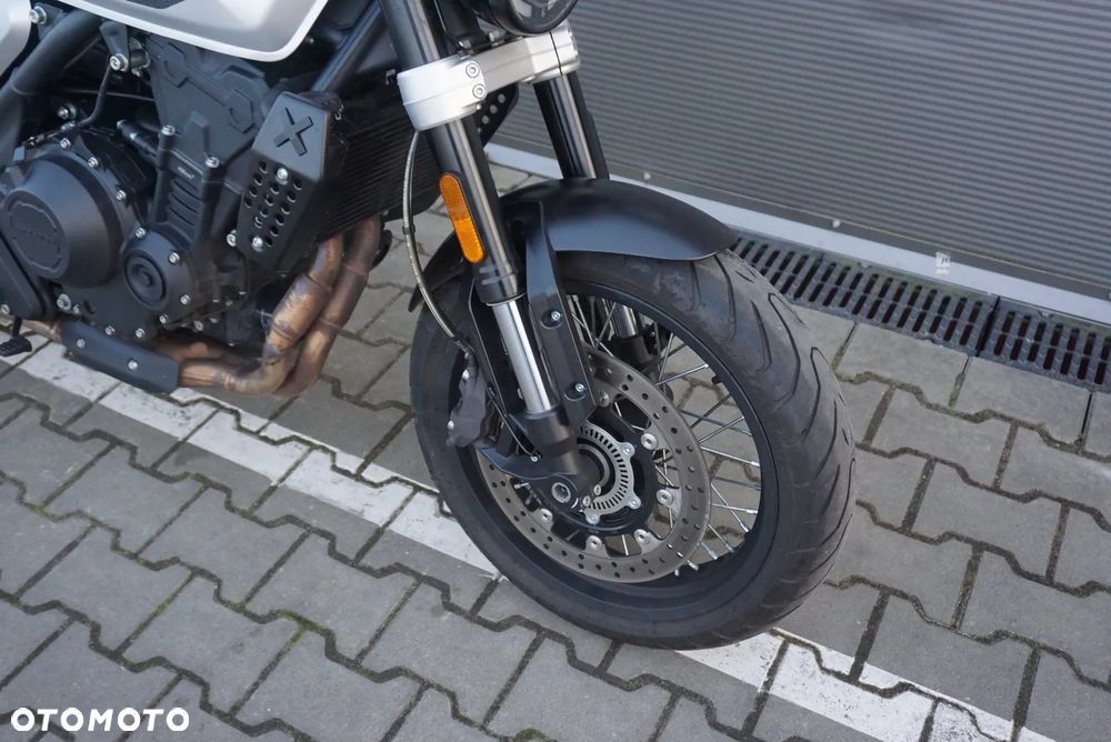 Brixton Crossfire - 12