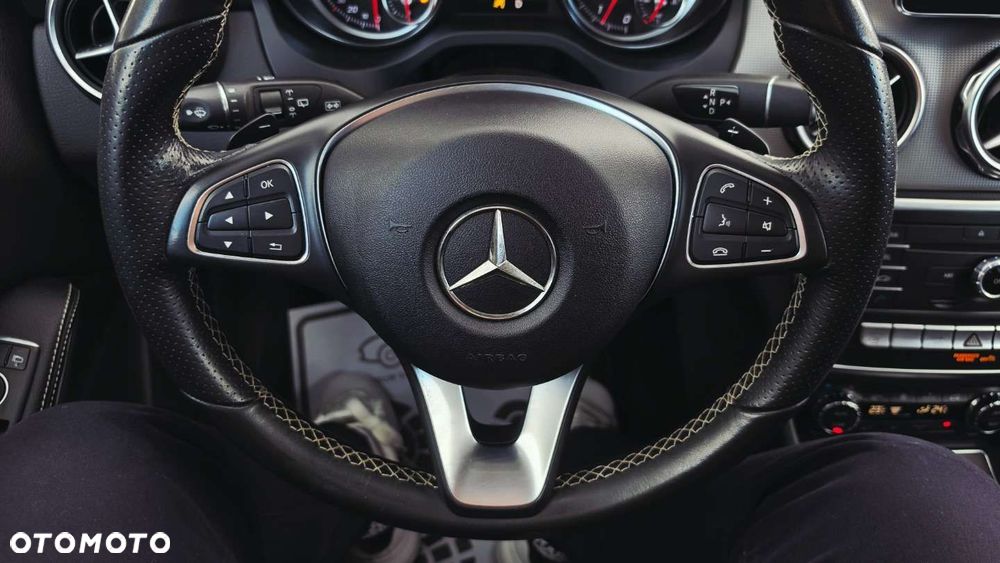 Mercedes-Benz GLA 200 7G-DCT Urban - 16