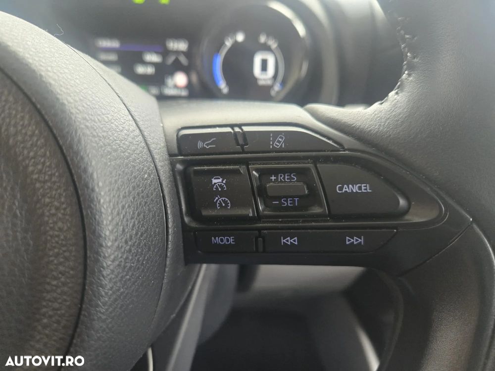 Toyota Yaris 1.5 VVT-i HSD Exclusive Elegant - 13