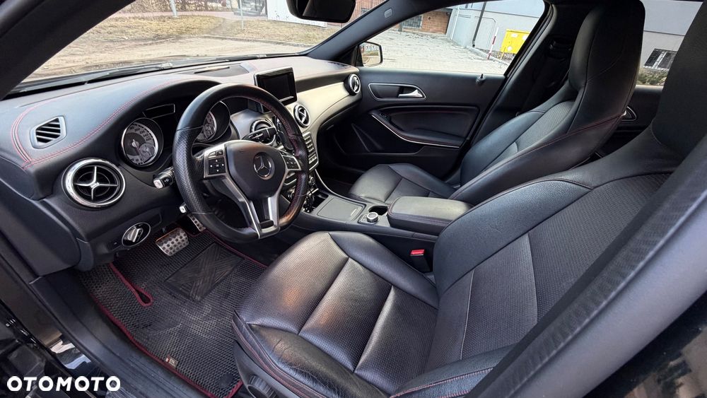 Mercedes-Benz GLA - 13