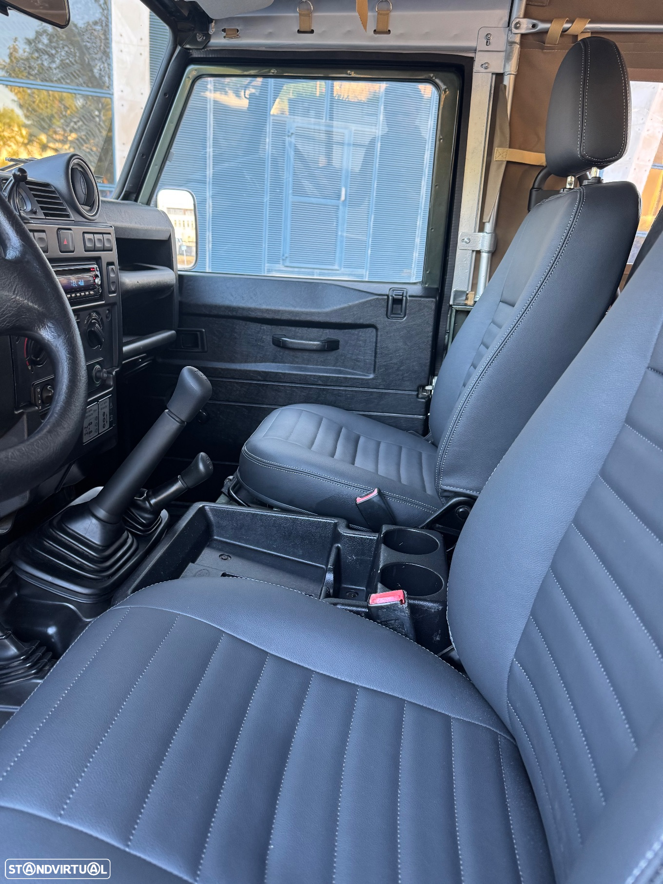 Land Rover Defender 90 SW 2.4 CRD S - 14