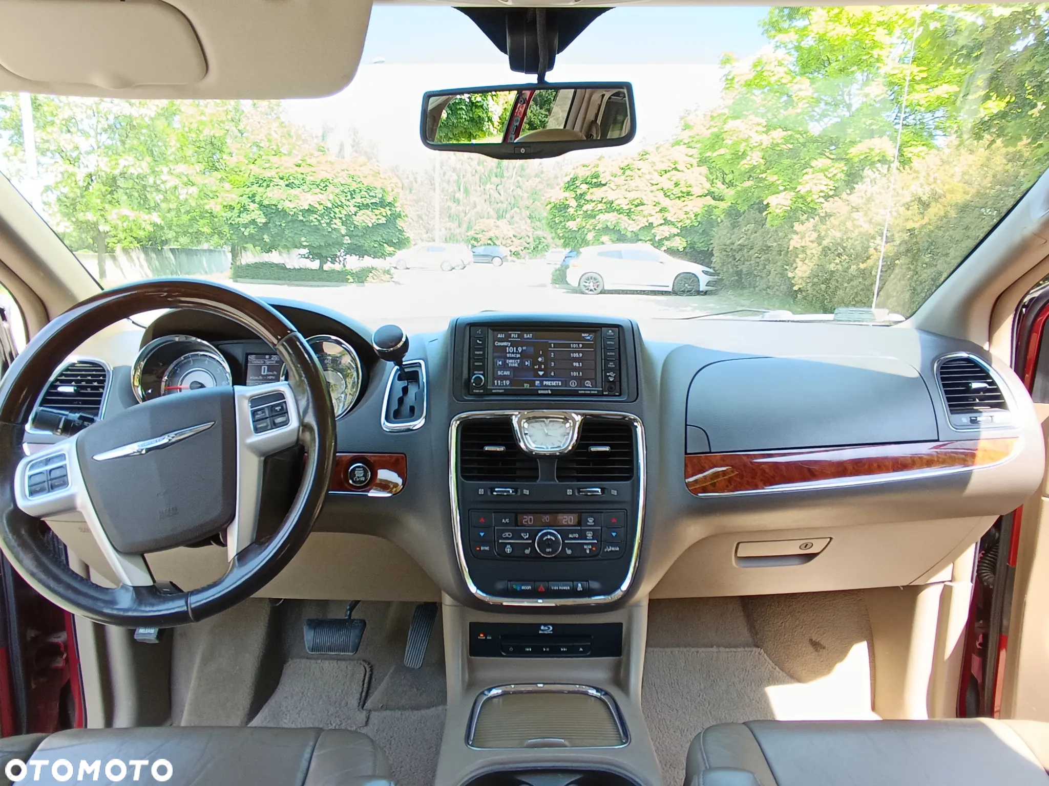 Chrysler Town & Country 3.6 Limited - 9