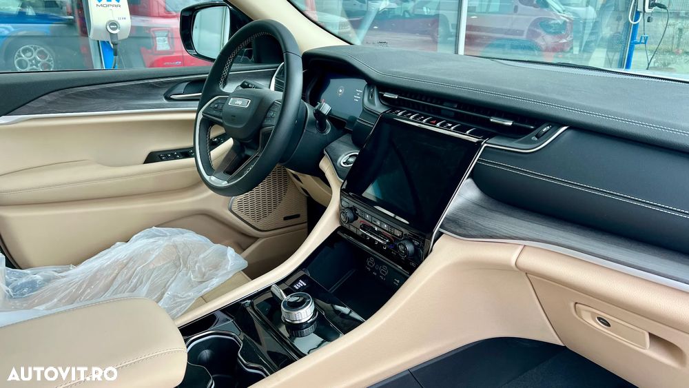 Jeep Grand Cherokee - 19