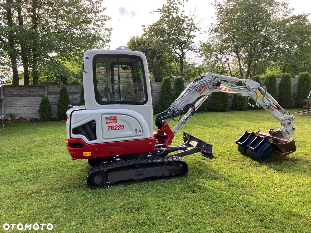 Takeuchi TB225 - 2