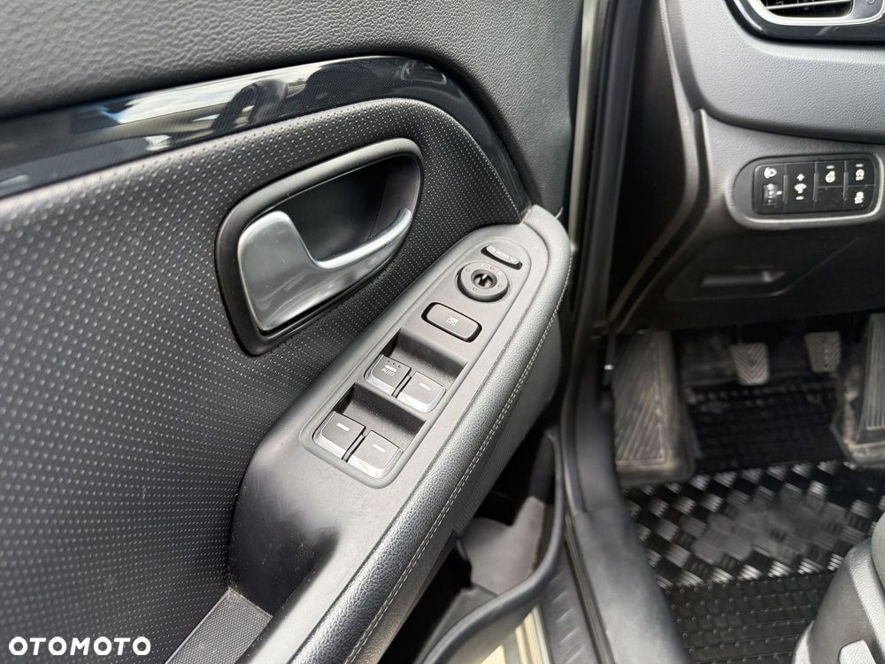 Kia Carens 1.6 GDI M - 11