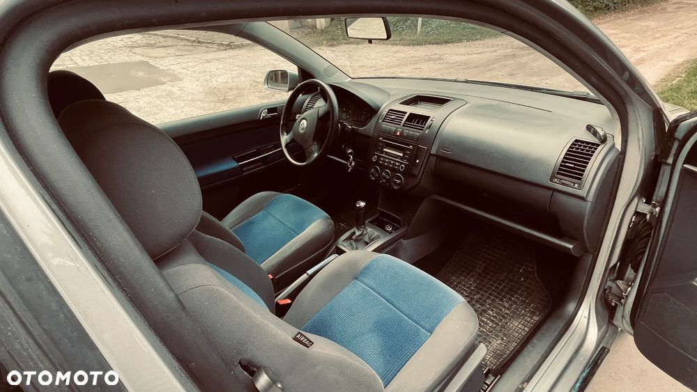 Volkswagen Polo 1.4 16V Comfortline - 12