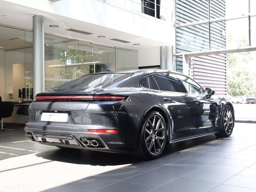 Porsche Panamera - 4