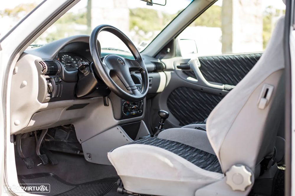 Opel Astra 1.6i GT - 18