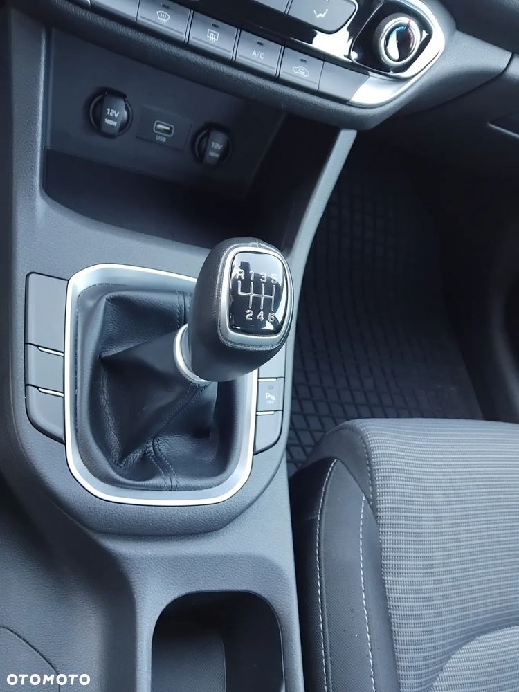 Hyundai i30 1.5 DPI Classic + - 19