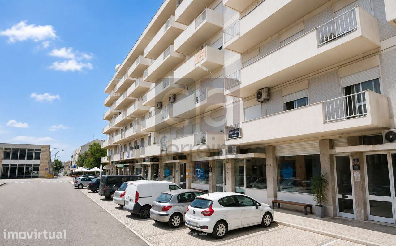 Apartamento T4 totalmente remodelado - Grande imagem: 2/24