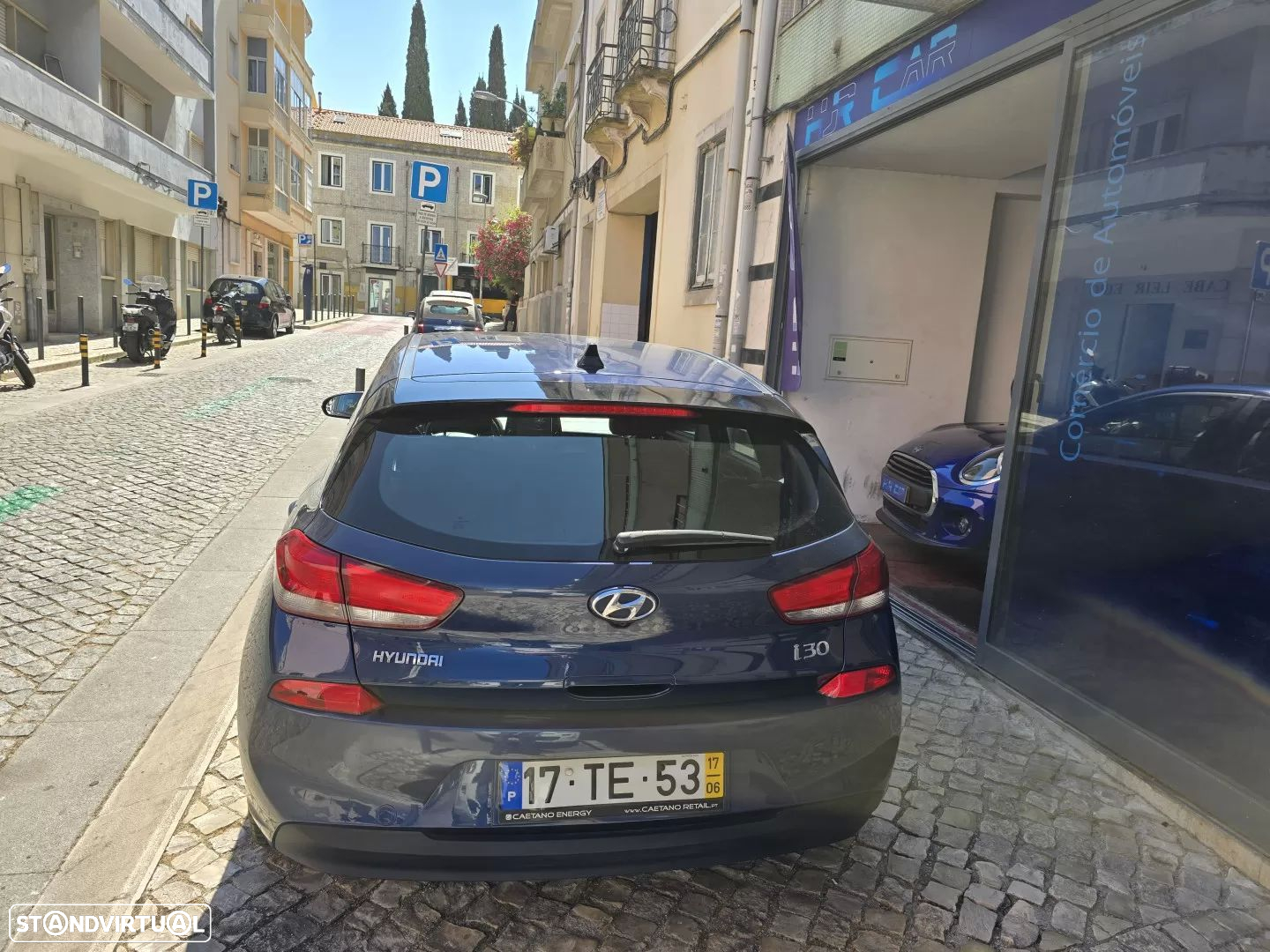 Hyundai i30 1.6 CRDI Blue Comfort+Navi - 6