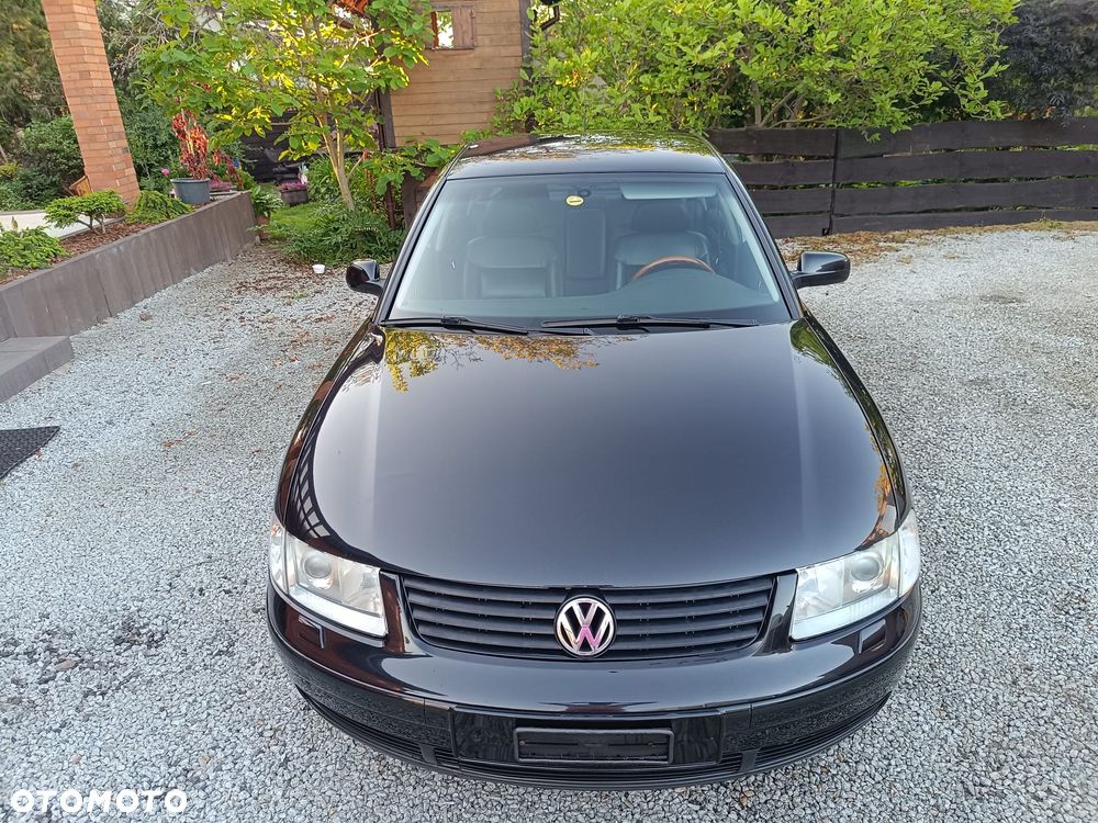 Volkswagen Passat - 4