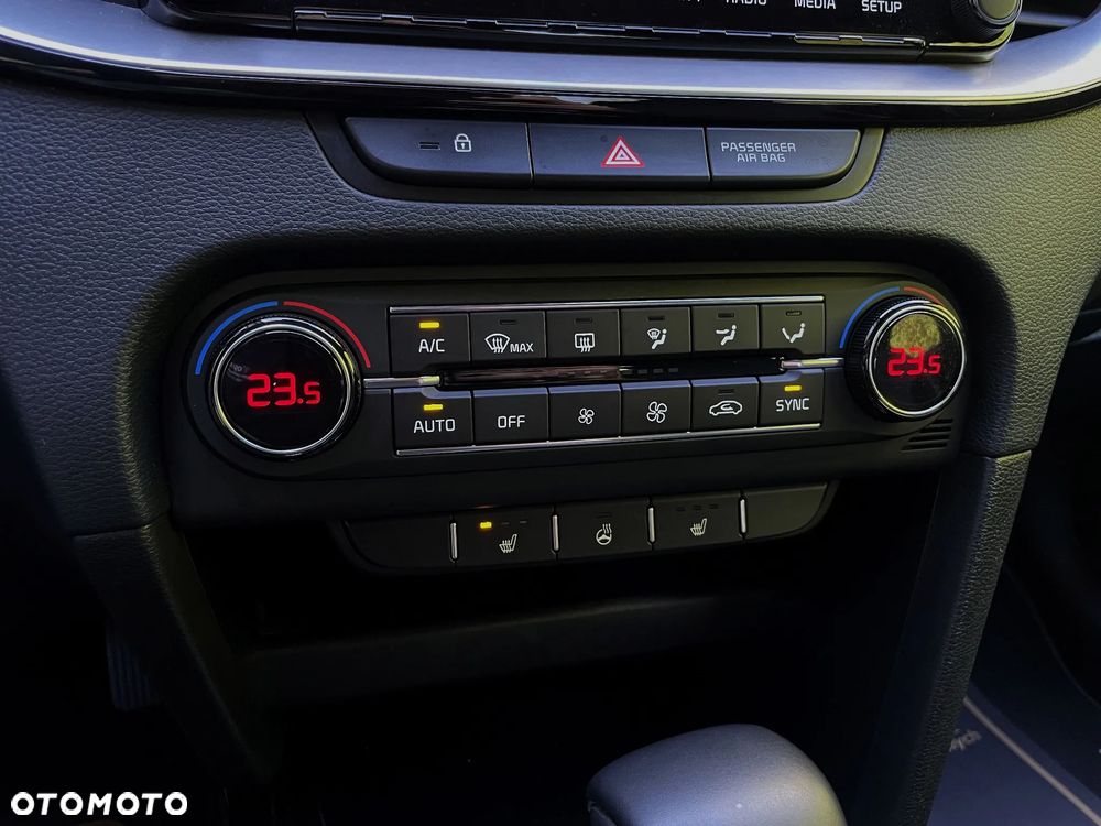 Kia XCeed 1.6 CRDi SCR L Business Line DCT - 30