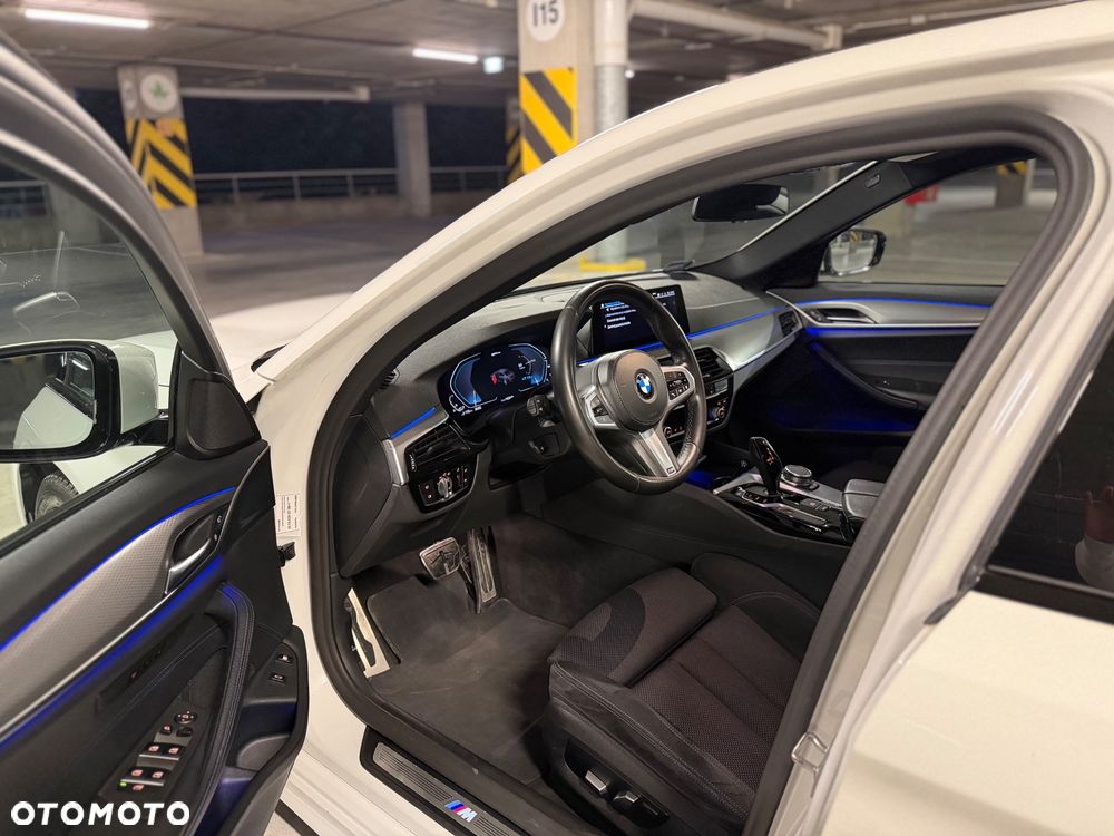 BMW Seria 5 530e xDrive M Sport sport - 12