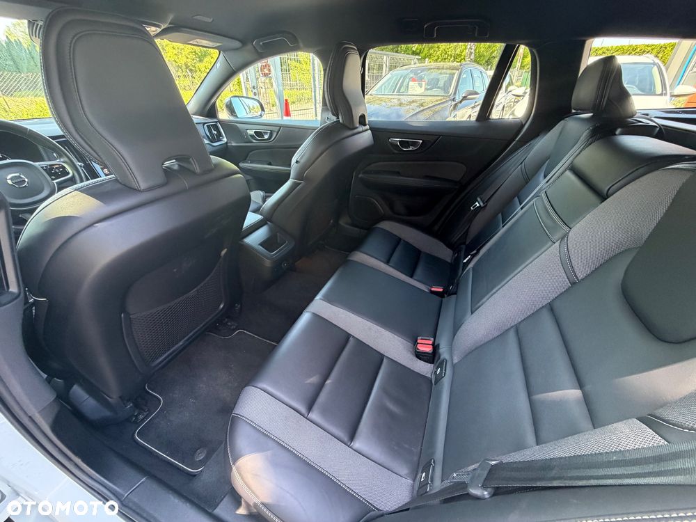 Volvo V60 B3 B R-Design - 29