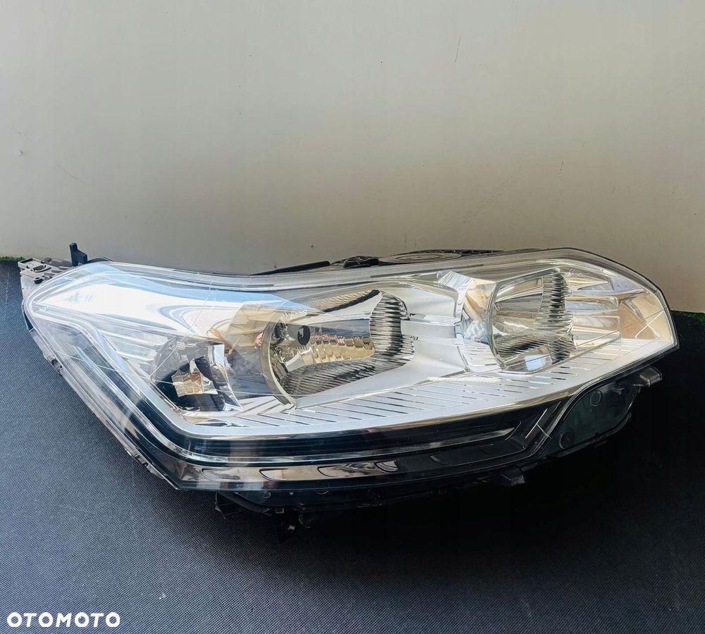 LAMPA PRAWA REFLERTOR PRAWY CITROEN C5 III ZWYKŁA HALOGENOWA  LED DZIENNY - 1