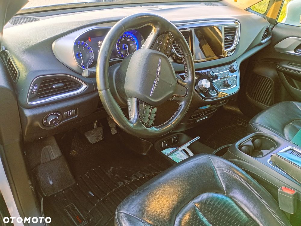 Chrysler Pacifica - 5