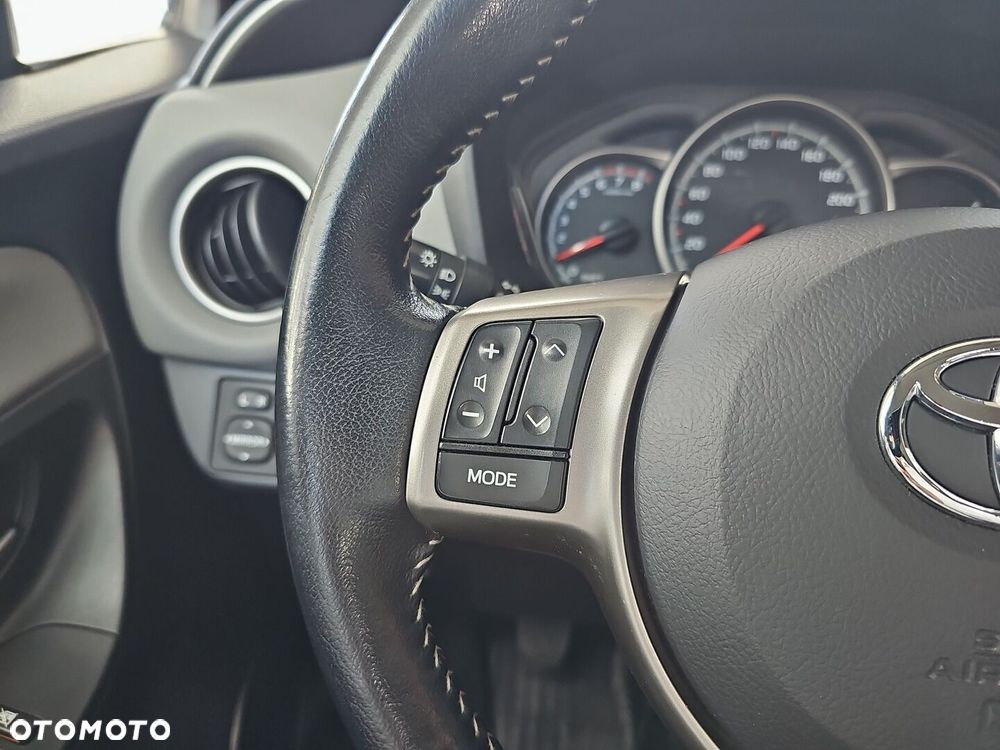 Toyota Yaris 1.0 Life EU6 - 18