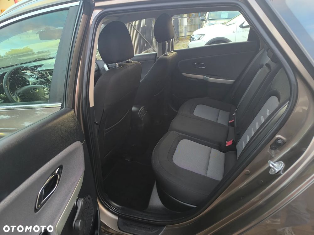 Kia Ceed 1.6 CRDi 128 Dream Team Edition - 12