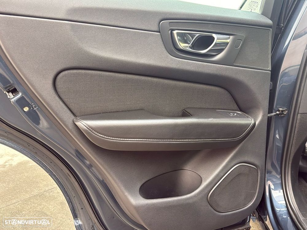 Volvo XC 60 2.0 T8 PHEV Momentum Plus AWD - 21