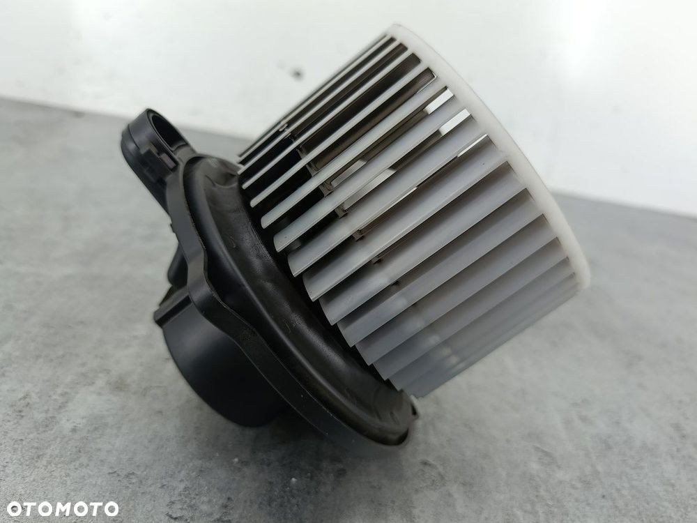 WENTYLATOR NAWIEWU, DMUCHAWA HYUNDAI I30 I F00S33F023 1.4 16V - 3